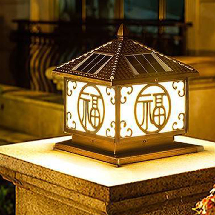 Lumière de tête de poteau LED en aluminium en forme de maison quadrangulaire solaire traditionnelle chinoise étanche pour jardin 