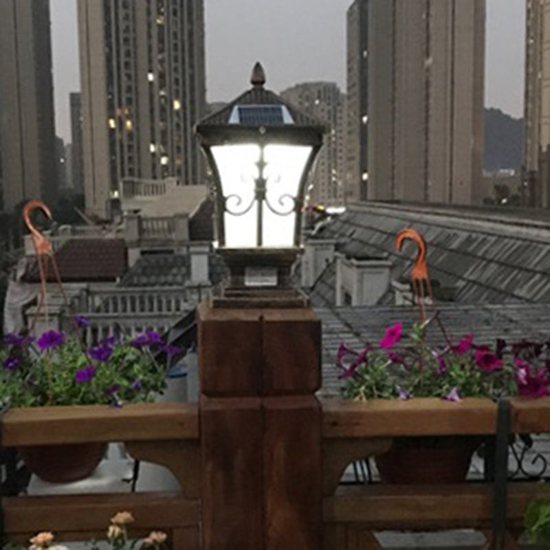 ضوء رأس عمود LED زجاجي منحوت من الألومنيوم مقاوم للماء بالطاقة الشمسية الصينية التقليدية للإضاءة الخارجية للحديقة 