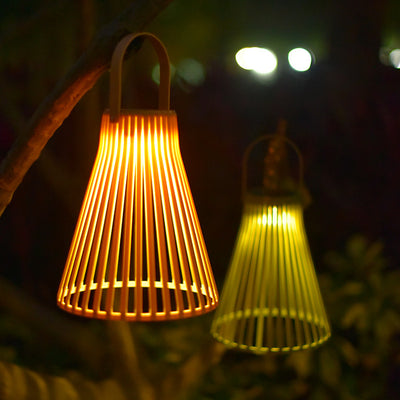 ضوء LED خارجي مصنوع من PVC بشكل قرن مجوف عمودي مستدير بأسلوب حديث وبسيط للحديقة 