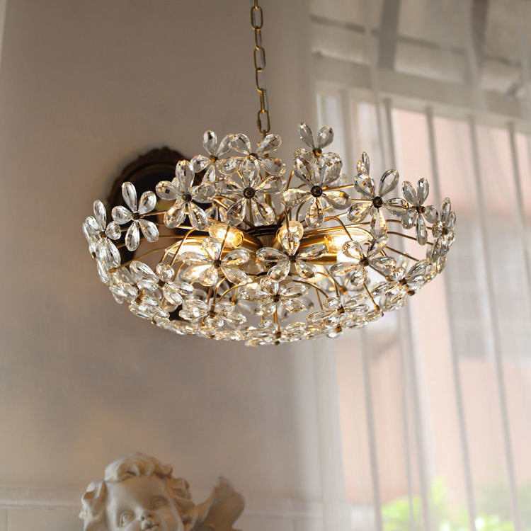 Lustre traditionnel français en cuivre avec fleurs en cristal rond, 6/8 lumières pour le salon 