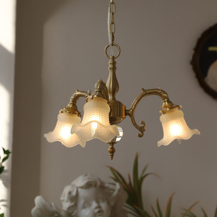 Lustre traditionnel français à tige courbée en laiton avec fleurs en verre 3/5 lumières pour salon 