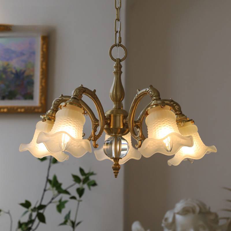 Lustre traditionnel français à tige courbée en laiton avec fleurs en verre 3/5 lumières pour salon 