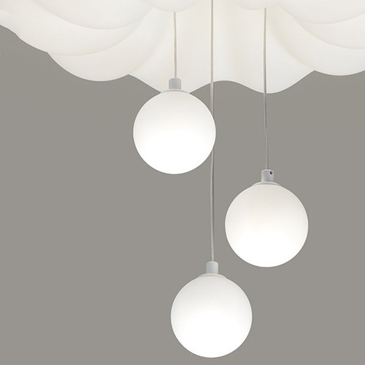 Zeitgenössische kreative Wolken-Kugel-Bogen-Eisen-PET LED-Bündig-Einfassungs-Deckenleuchte für Schlafzimmer 