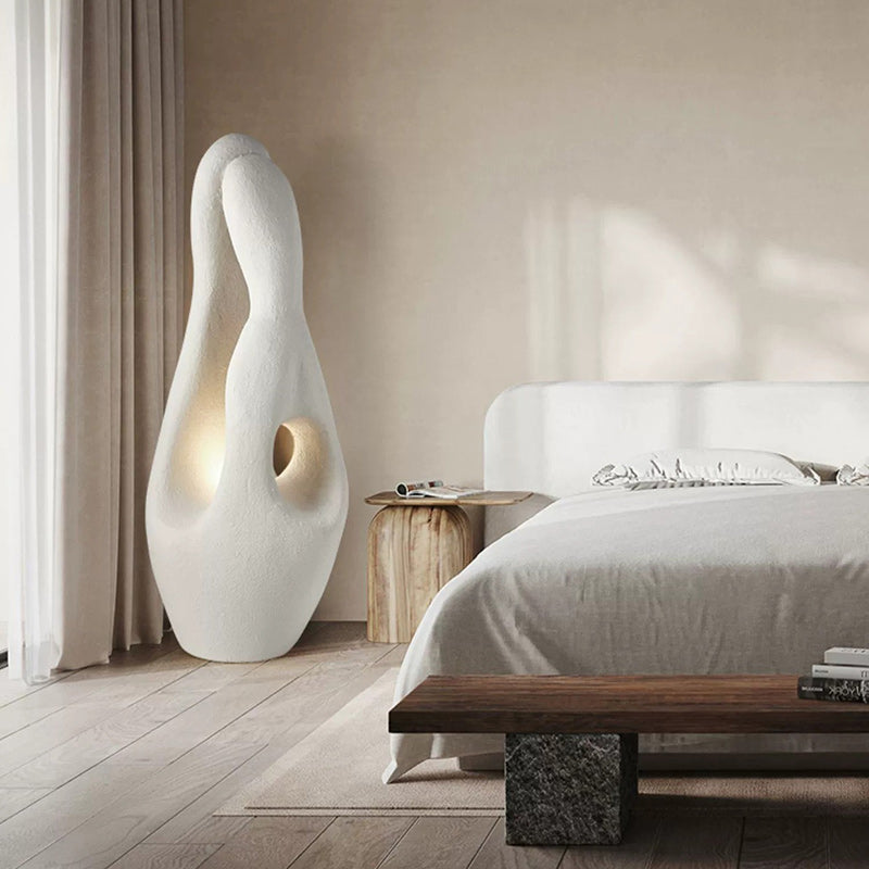 Zeitgenössische nordisch geformte Stehlampe mit rundem Sockel aus hochdichtem Polystyrol mit 1 Licht für das Wohnzimmer 