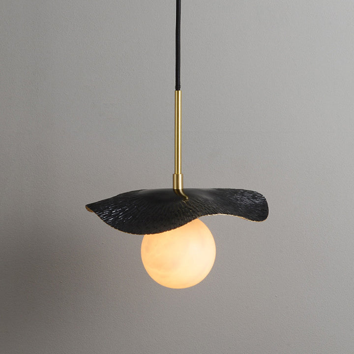 Suspension luminaire contemporain créatif Orb avec abat-jour en verre et feuille de cuivre pleine pour salon 