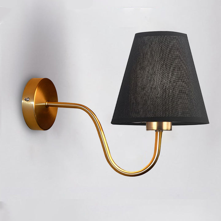 Applique murale 1 lumière avec abat-jour en tissu et tige courbée en fer moderne nordique pour salon 