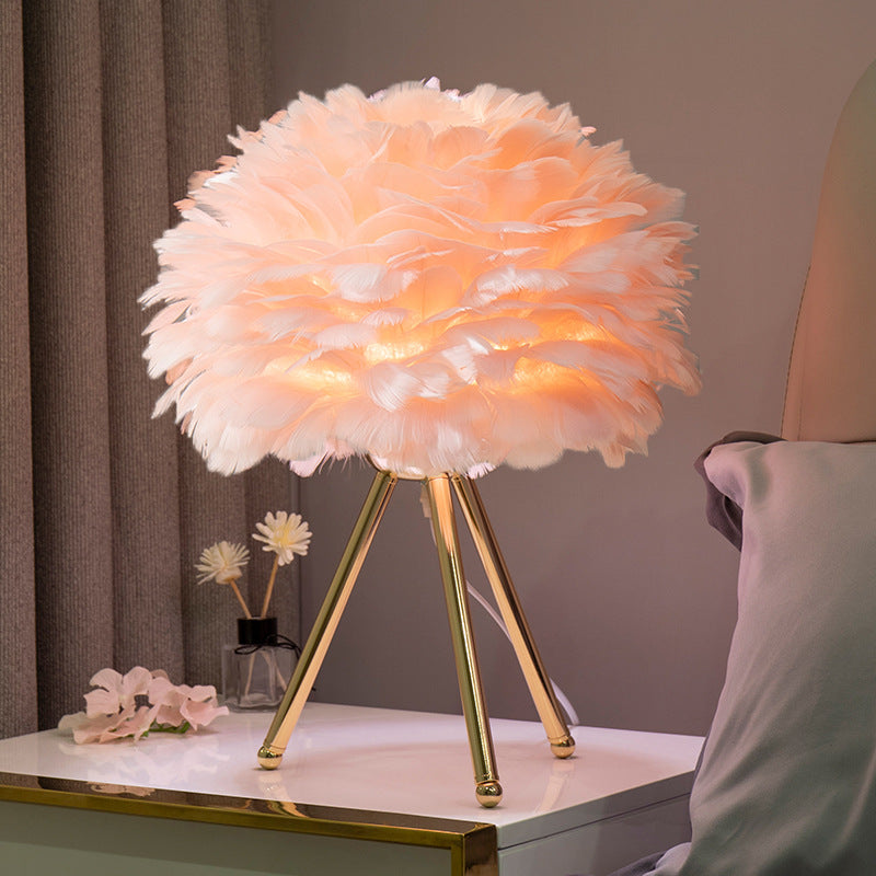 Lampe de table contemporaine à base de trépied créatif en fer avec une lumière pour chambre à coucher 