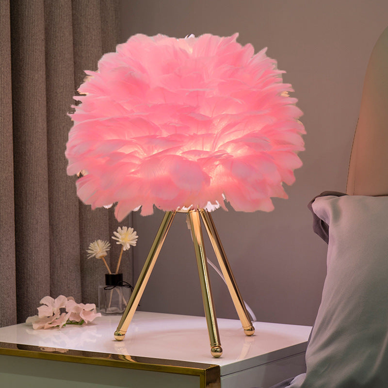 Lampe de table contemporaine à base de trépied créatif en fer avec une lumière pour chambre à coucher 
