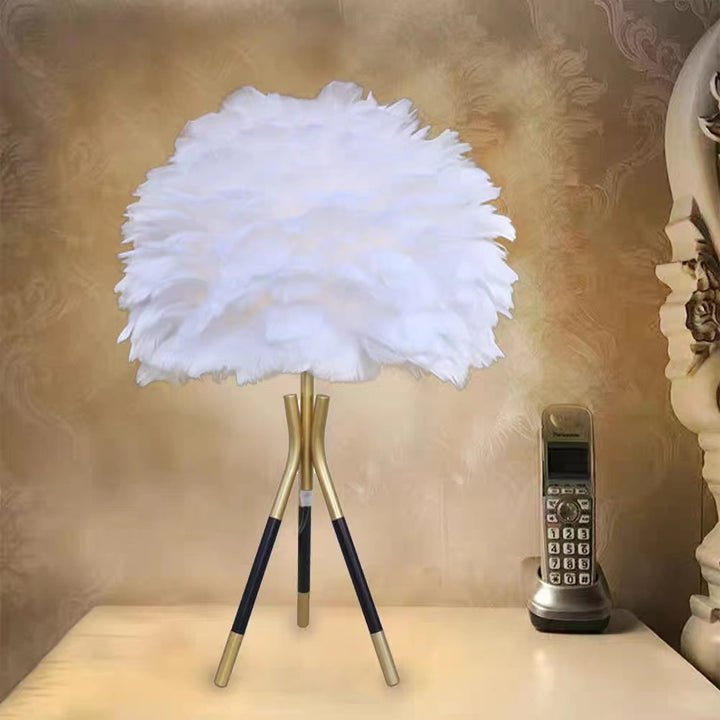 Lampe de table contemporaine à base de trépied créatif en fer avec une lumière pour chambre à coucher 