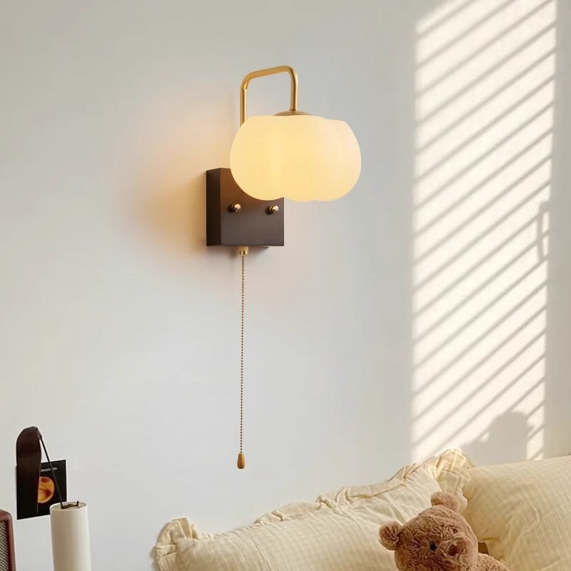 Applique murale 1 lumière en forme de citrouille carrée minimaliste moderne avec base en bois et abat-jour en plastique et fer pour salon 