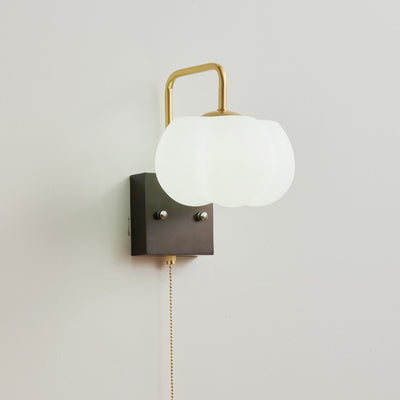 Applique murale 1 lumière en forme de citrouille carrée minimaliste moderne avec base en bois et abat-jour en plastique et fer pour salon 