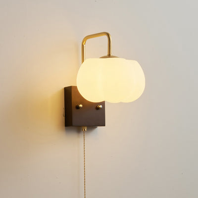 Applique murale 1 lumière en forme de citrouille carrée minimaliste moderne avec base en bois et abat-jour en plastique et fer pour salon 