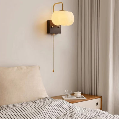 Applique murale 1 lumière en forme de citrouille carrée minimaliste moderne avec base en bois et abat-jour en plastique et fer pour salon 