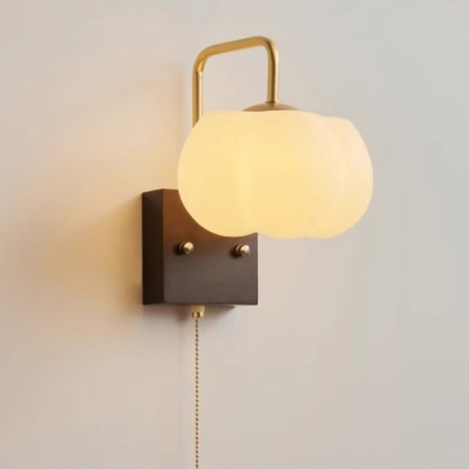 Applique murale 1 lumière en forme de citrouille carrée minimaliste moderne avec base en bois et abat-jour en plastique et fer pour salon 