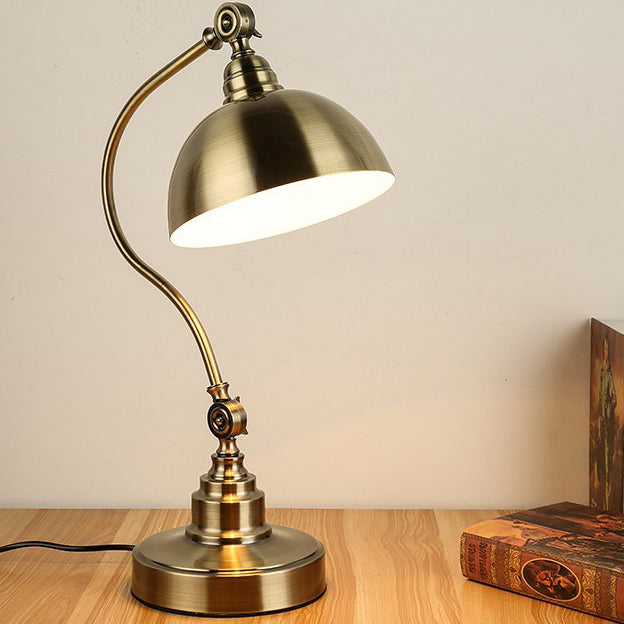 Lámpara de mesa de 1 luz con estructura de hierro y cúpula curva vintage tradicional para dormitorio 
