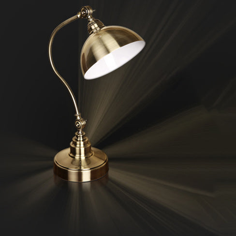 Lámpara de mesa de 1 luz con estructura de hierro y cúpula curva vintage tradicional para dormitorio 