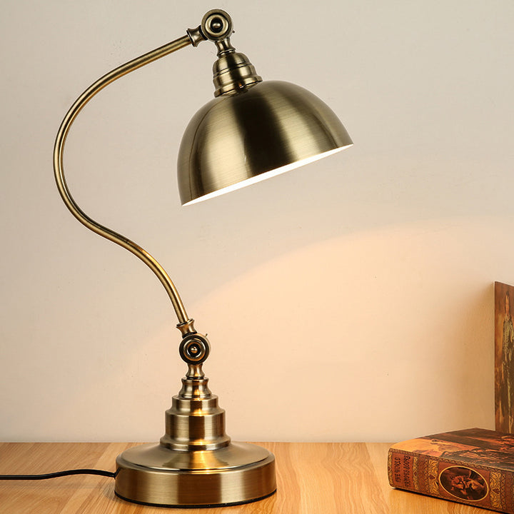 Lámpara de mesa de 1 luz con estructura de hierro y cúpula curva vintage tradicional para dormitorio 