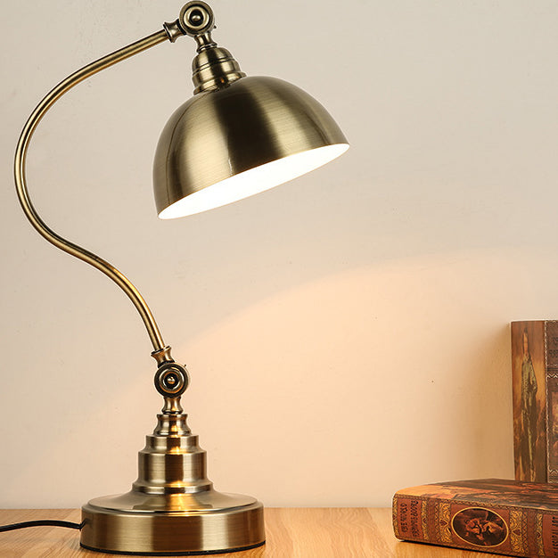 Lámpara de mesa de 1 luz con estructura de hierro y cúpula curva vintage tradicional para dormitorio 