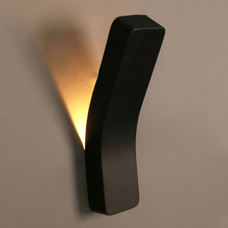 Lampe murale 1 lumière avec abat-jour rectangulaire incurvé minimaliste moderne en fer pour salon 