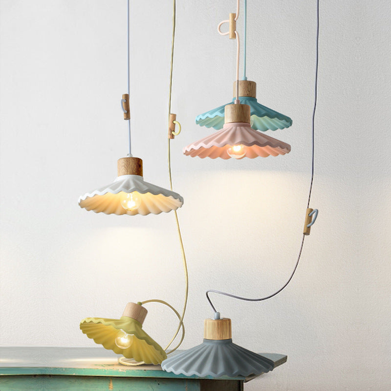 Suspension lumineuse contemporaine nordique ronde plissée en bois et ciment à 1 lumière pour salon 