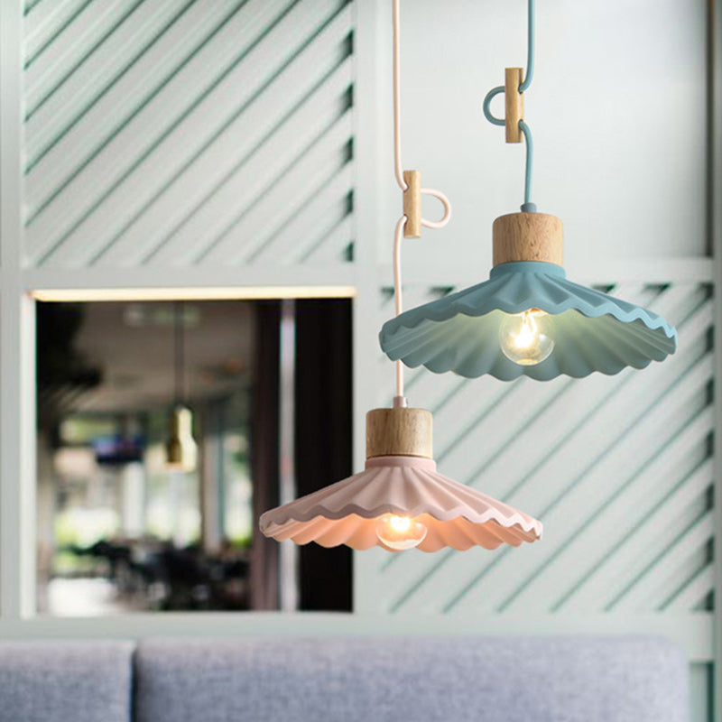 Suspension lumineuse contemporaine nordique ronde plissée en bois et ciment à 1 lumière pour salon 