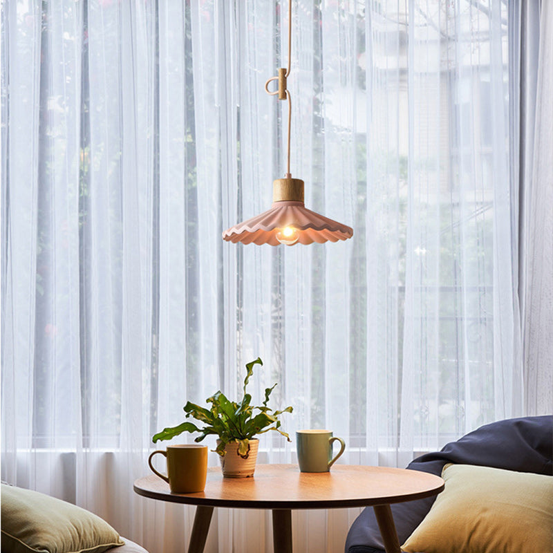 Suspension lumineuse contemporaine nordique ronde plissée en bois et ciment à 1 lumière pour salon 
