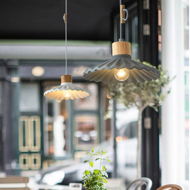 Suspension lumineuse contemporaine nordique ronde plissée en bois et ciment à 1 lumière pour salon 