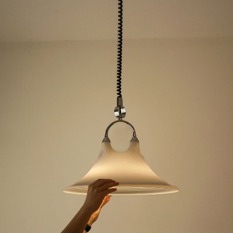 Lustre à suspendre moderne Art Déco rond en forme de corne en laiton et acrylique à 2 lumières pour salon 