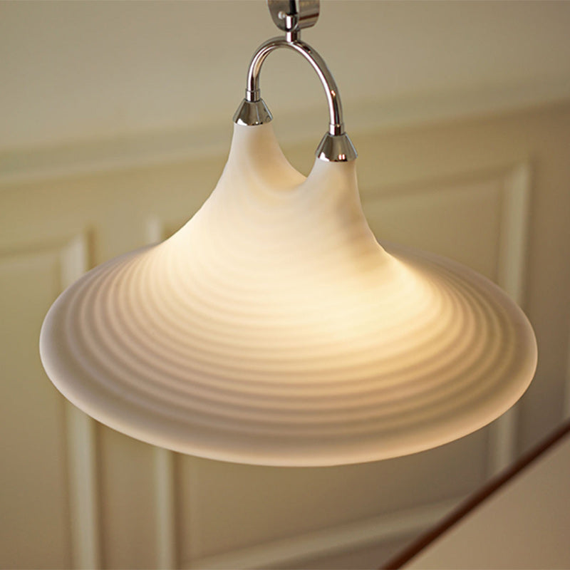 Lustre à suspendre moderne Art Déco rond en forme de corne en laiton et acrylique à 2 lumières pour salon 