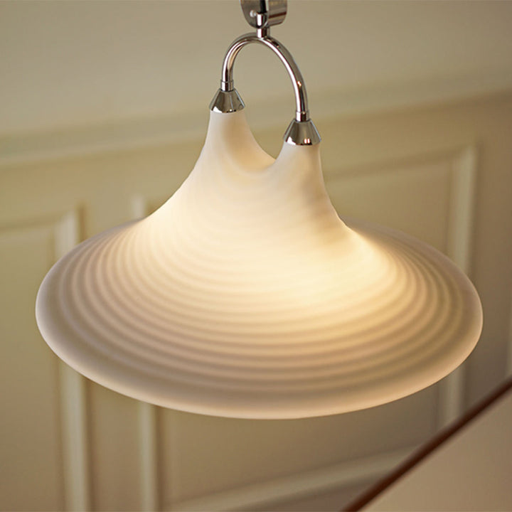 Lustre à suspendre moderne Art Déco rond en forme de corne en laiton et acrylique à 2 lumières pour salon 