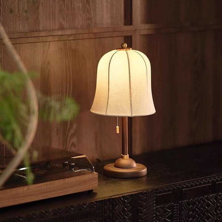 Lampe de table 1 lumière en bois massif avec dôme traditionnel français et tissu à motif floral pour chambre 
