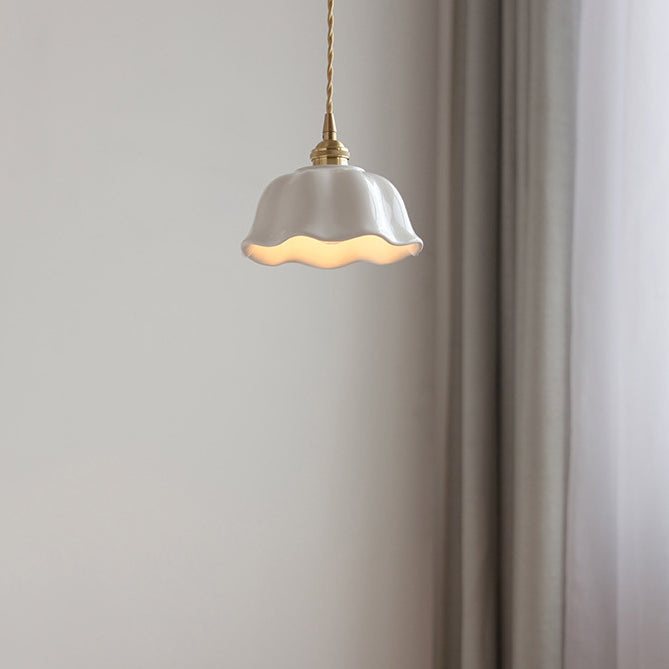 Suspension lumineuse moderne minimaliste en laiton rond avec dentelle en céramique à 1 ampoule pour salon 