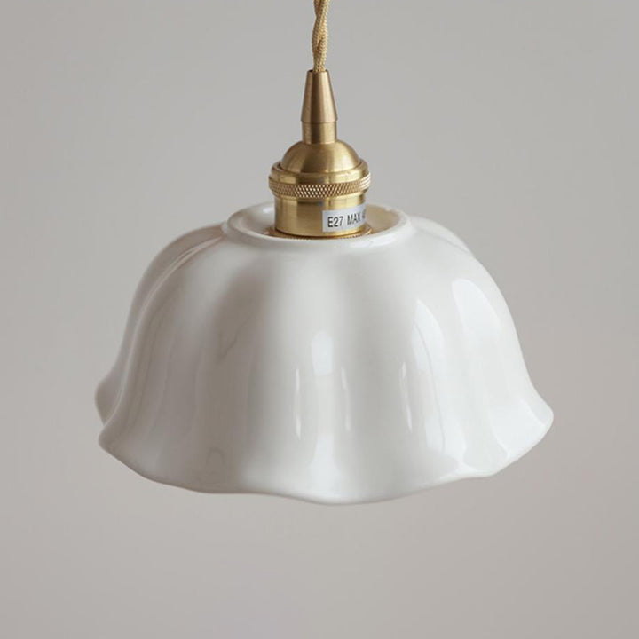 Suspension lumineuse moderne minimaliste en laiton rond avec dentelle en céramique à 1 ampoule pour salon 