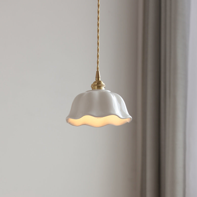 Suspension lumineuse moderne minimaliste en laiton rond avec dentelle en céramique à 1 ampoule pour salon 