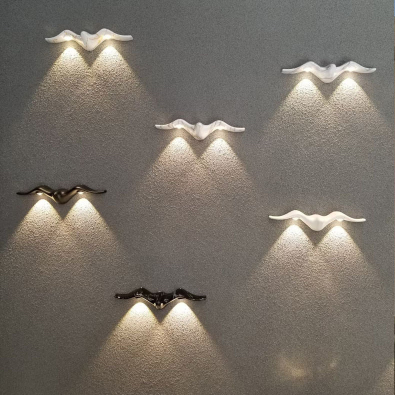 مصباح الحائط LED المتموج من الألومنيوم المقاوم للماء الإبداعي المعاصر للفناء الخارجي 