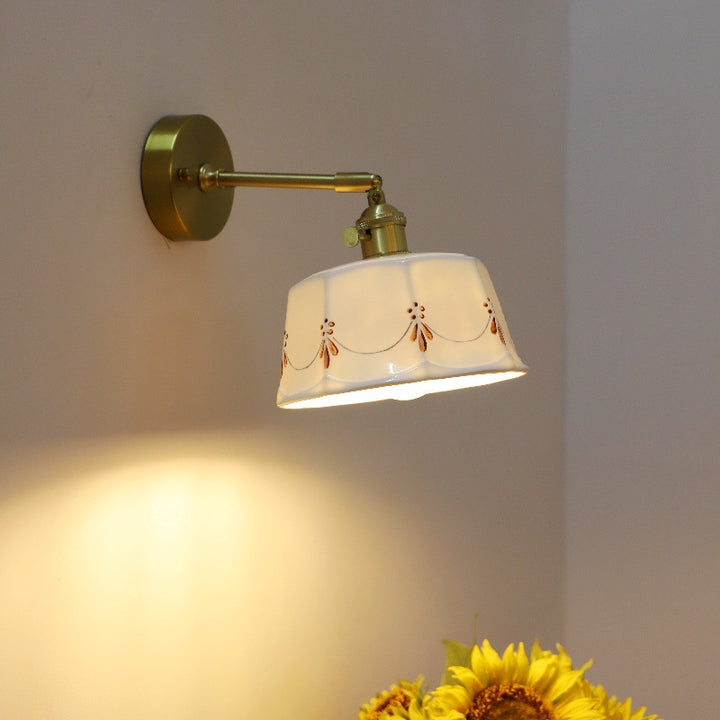 Traditional Vintage Round Hand Painted Pattern Brass Ceramic 1-Light Wall Sconce Lamp For Bedroom
