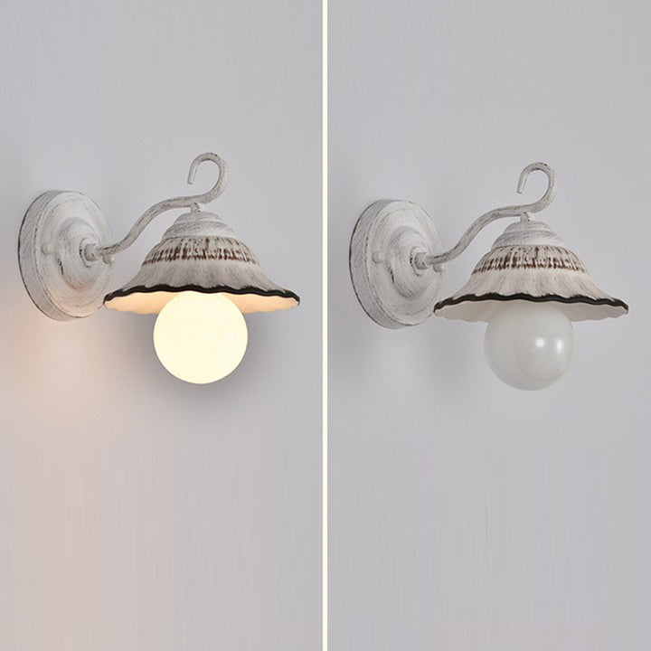 Traditionelle rustikale runde kegelförmige Wandleuchte aus Eisen und Keramik mit 1 Licht für das Wohnzimmer 