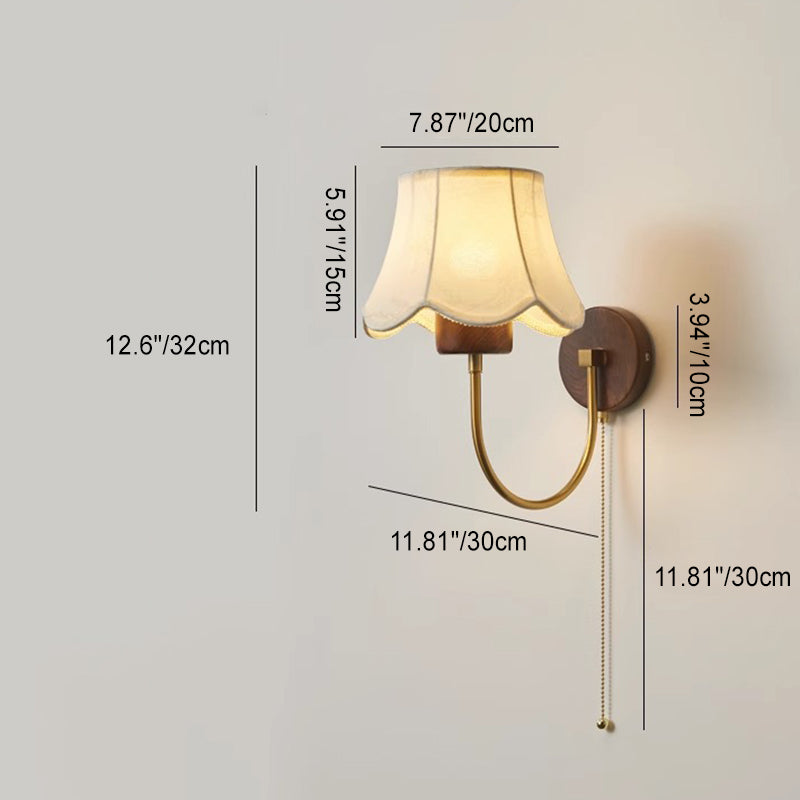 Applique murale 1 lumière en forme de dôme rétro contemporain avec cadre en cuivre plein et bois de noyer, abat-jour en tissu, pour salon 