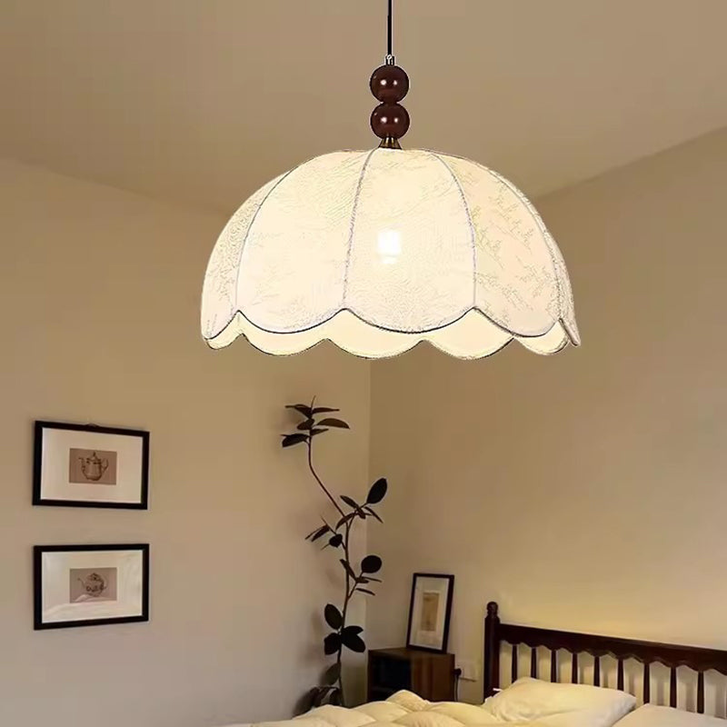 Traditionelle französische Pendelleuchte mit runden, gewellten Kanten, Massivholz, Stoffschirm mit Blumenmuster, 1 Licht, für Wohnzimmer 
