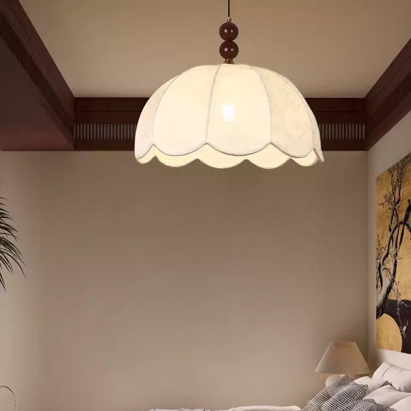 Traditionelle französische Pendelleuchte mit runden, gewellten Kanten, Massivholz, Stoffschirm mit Blumenmuster, 1 Licht, für Wohnzimmer 