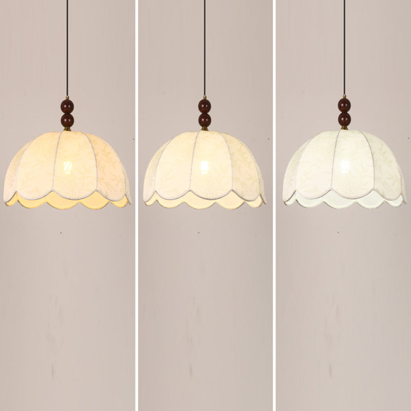 Traditionelle französische Pendelleuchte mit runden, gewellten Kanten, Massivholz, Stoffschirm mit Blumenmuster, 1 Licht, für Wohnzimmer 