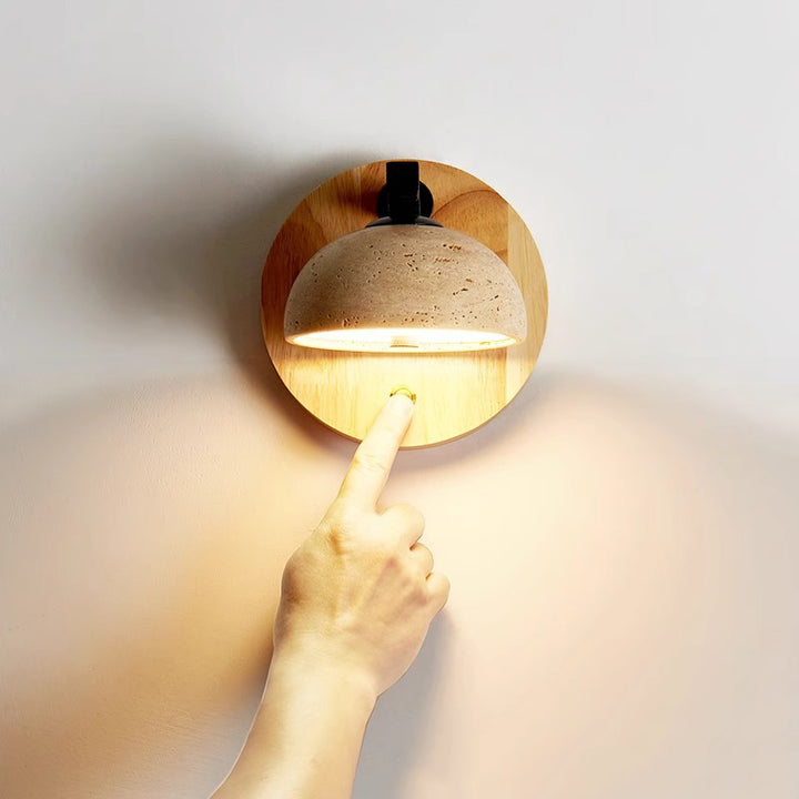 Aplique de pared LED con base de madera y pantalla de travertino amarillo en forma de cúpula media tradicional japonesa para sala de estar 