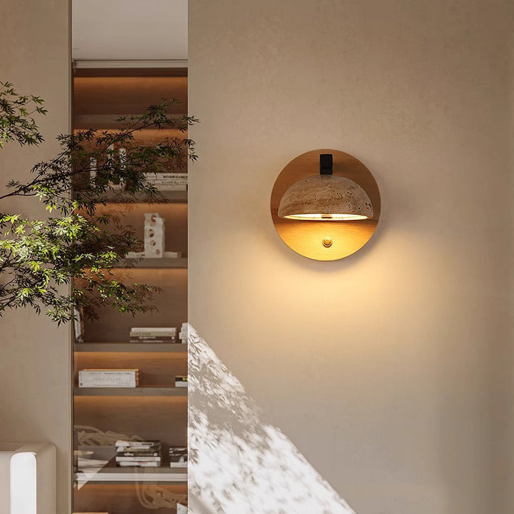Aplique de pared LED con base de madera y pantalla de travertino amarillo en forma de cúpula media tradicional japonesa para sala de estar 