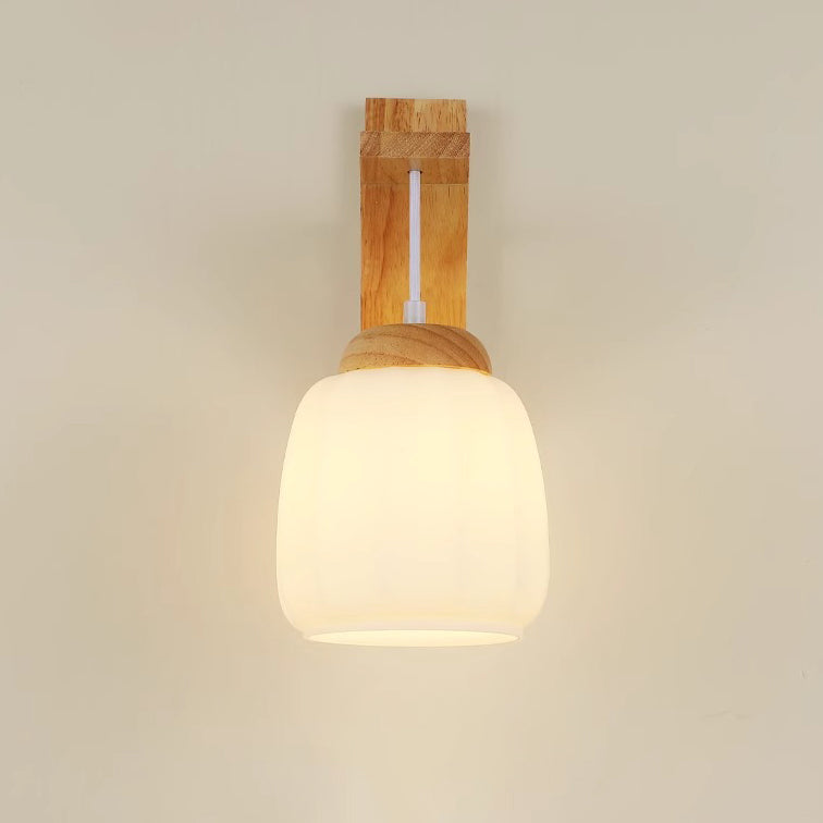 Zeitgenössische nordische Wandlampe mit Dreibein-Basis, rundem Blumenstoff, Glasschirm und Holz 1-Licht für Schlafzimmer 