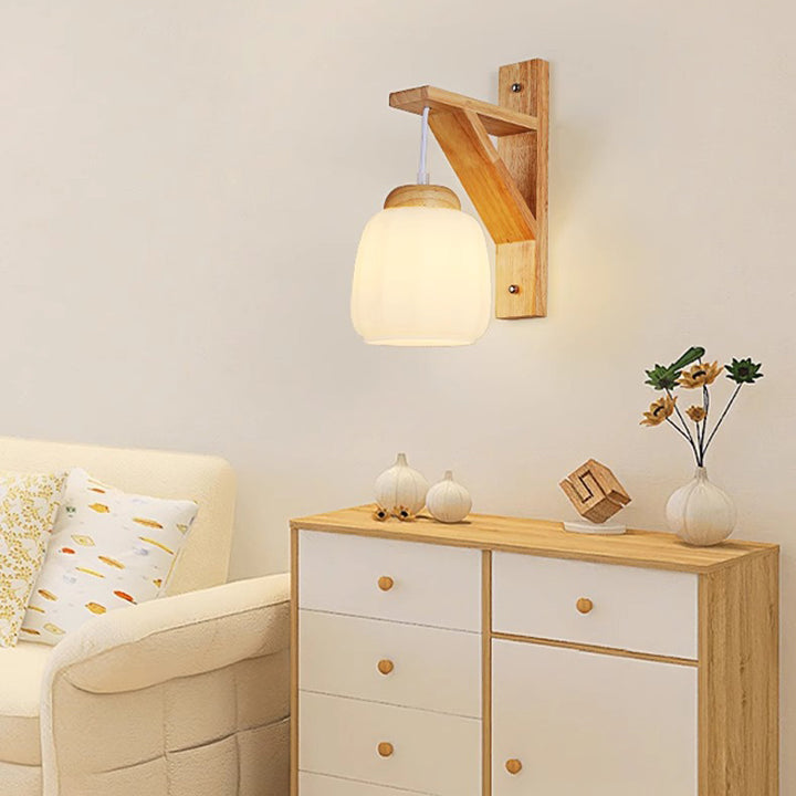 Zeitgenössische nordische Wandlampe mit Dreibein-Basis, rundem Blumenstoff, Glasschirm und Holz 1-Licht für Schlafzimmer 