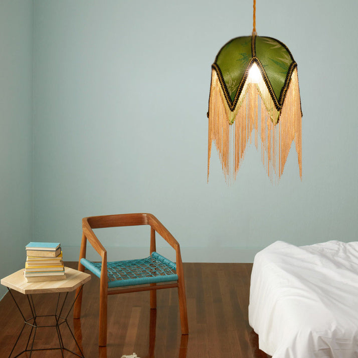 Zeitgenössische Retro-Blatt-Schirmform Quaste Eisen Stoff 1-Licht Pendelleuchte für Wohnzimmer 