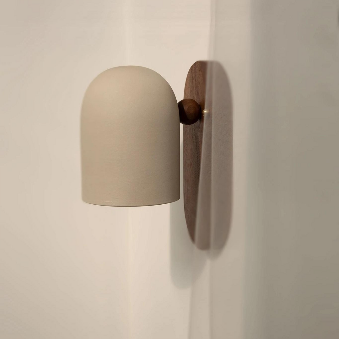 Traditionelle japanische drehbare Zylinderholz-Wandleuchte mit 1 Licht für das Wohnzimmer 