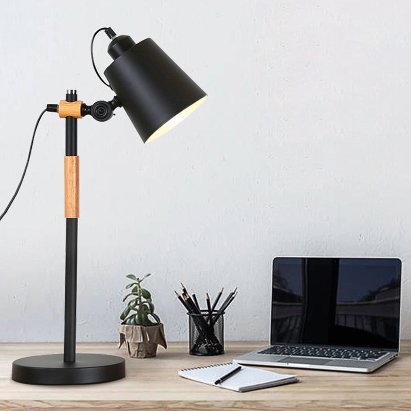 مصباح طاولة خشبي حديدي أسطواني طويل بأسلوب حديث وبسيط مع ضوء واحد لغرفة النوم 