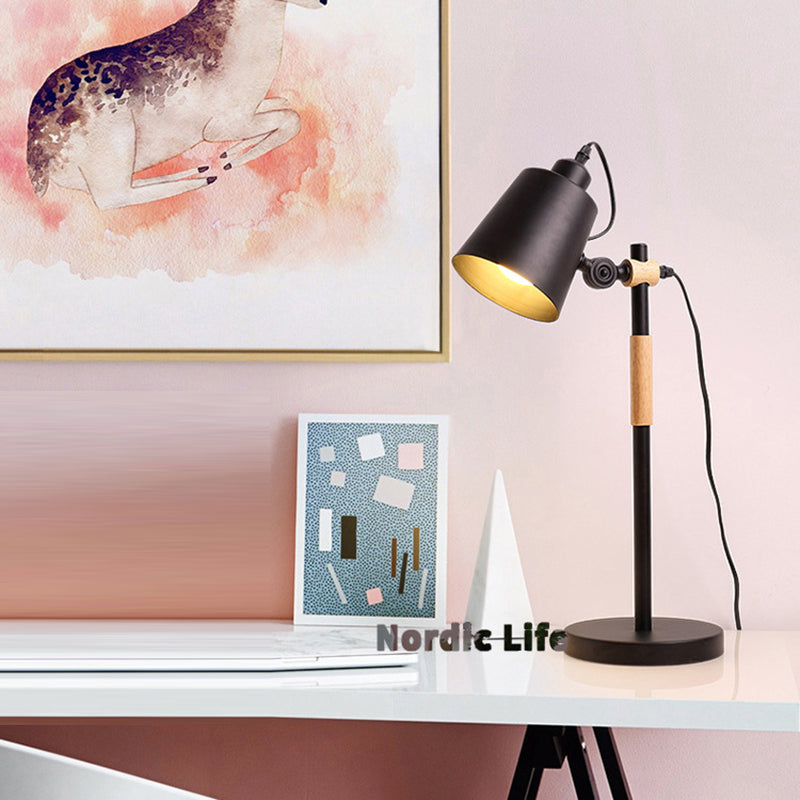 مصباح طاولة خشبي حديدي أسطواني طويل بأسلوب حديث وبسيط مع ضوء واحد لغرفة النوم 