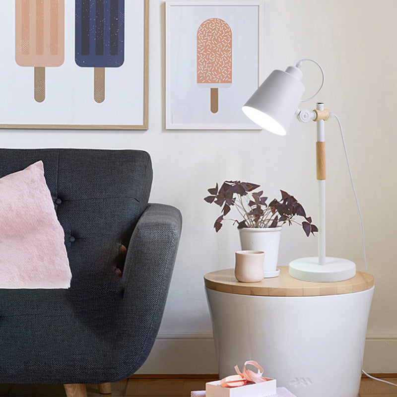 مصباح طاولة خشبي حديدي أسطواني طويل بأسلوب حديث وبسيط مع ضوء واحد لغرفة النوم 